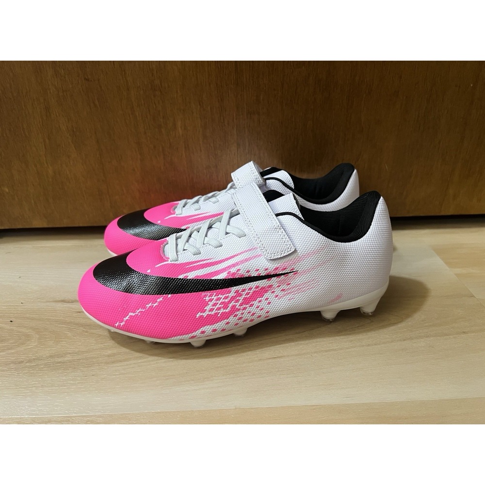 Daoquan Soccer Shoes EU‎ 39 Adult Size 8 Approx Pink While Black New Without Box
